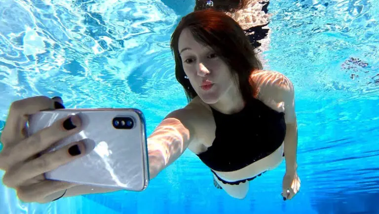 Can You Take Pictures Underwater With Iphone 13