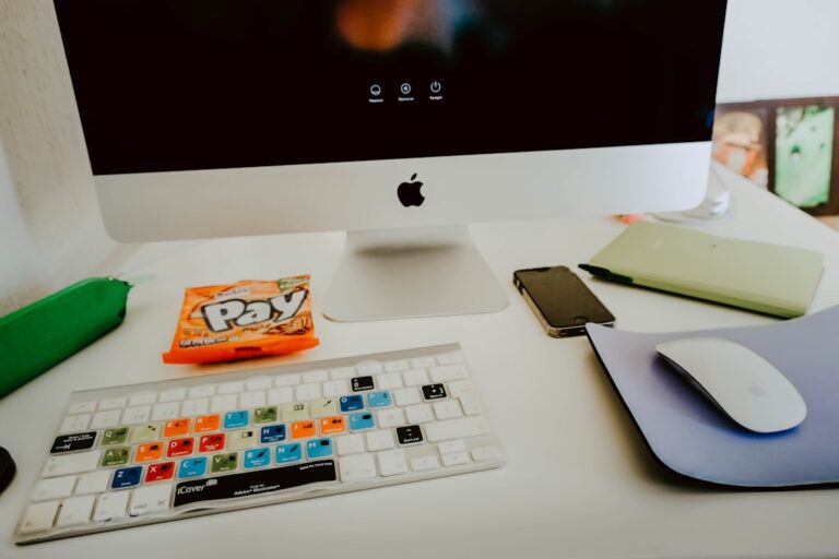 Photo iPhone and iMac