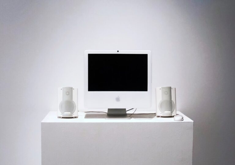 Photo iPhone and iMac