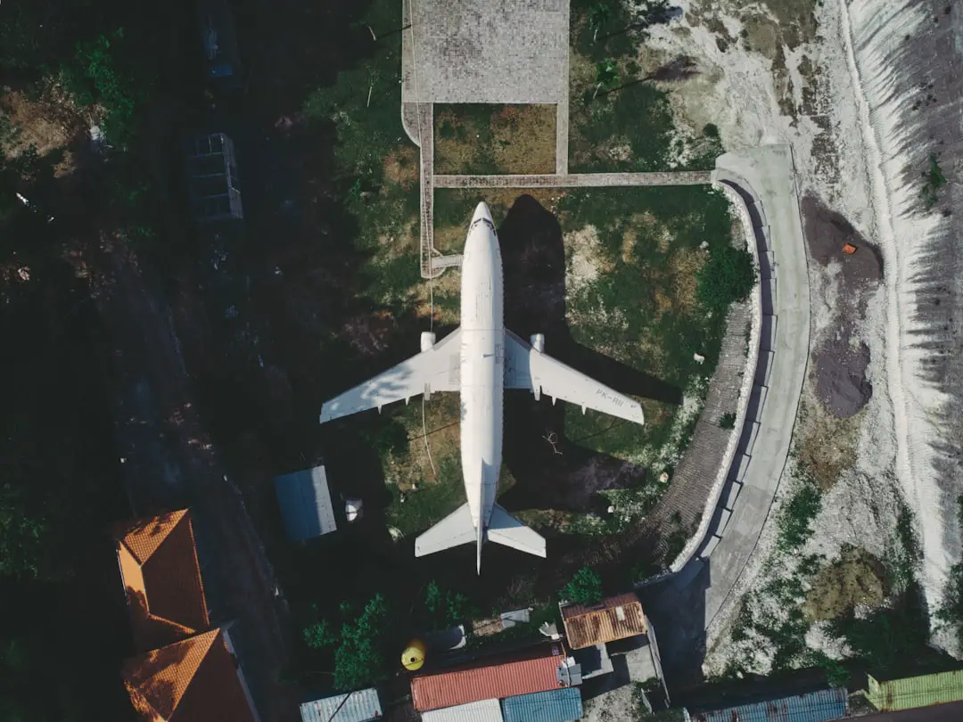Photo airplanes, iphone chargers